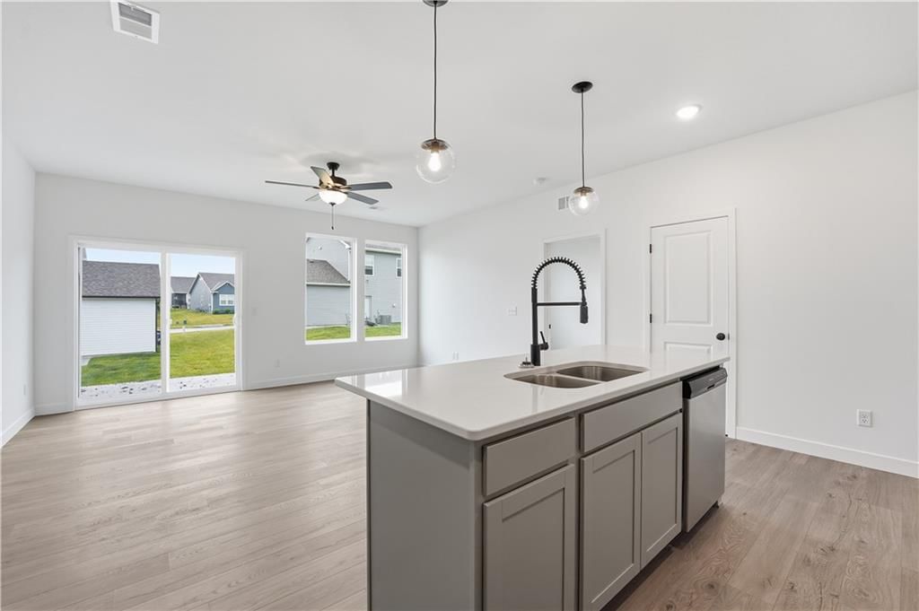 12414 S Acacia Drive — photo 4