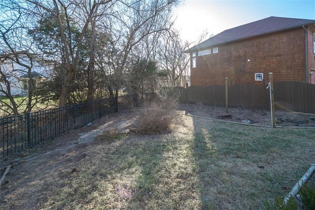 605 Parkside Court — photo 50