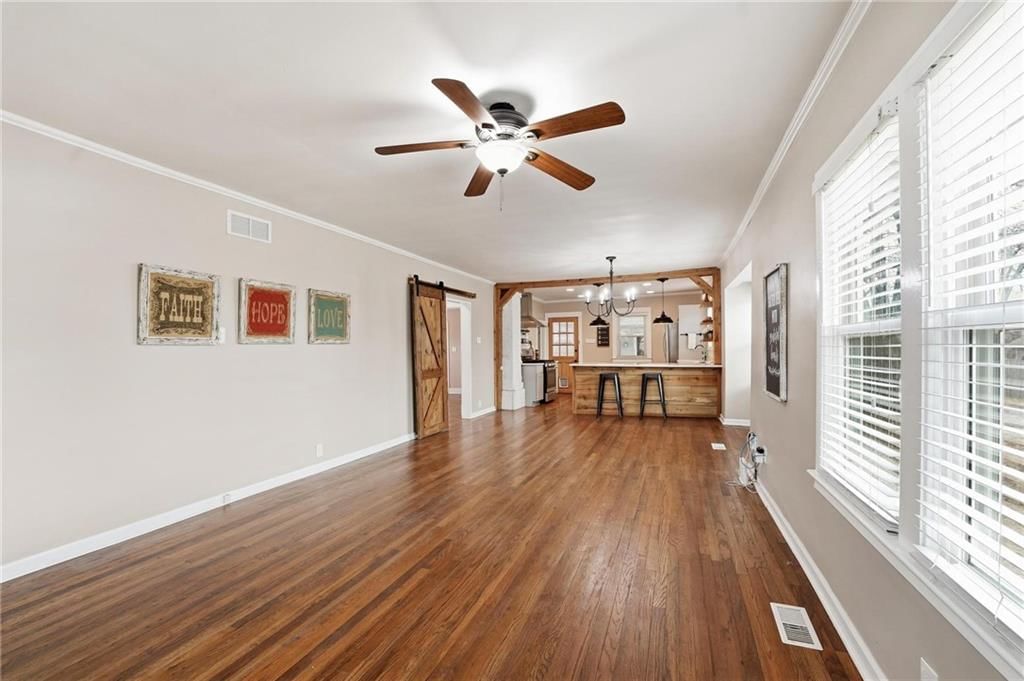 5324 Douglas Avenue — photo 8