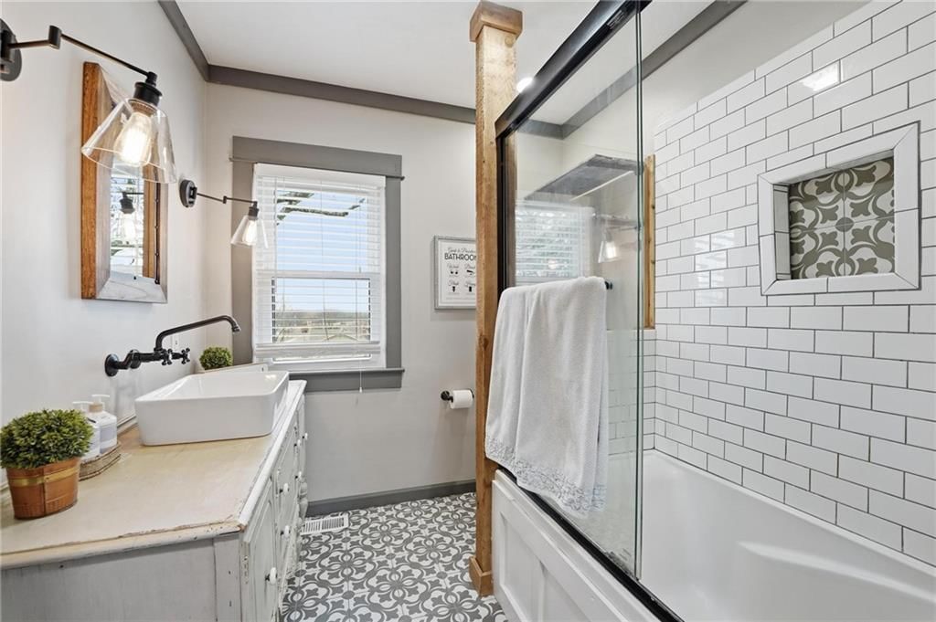 5324 Douglas Avenue — photo 16