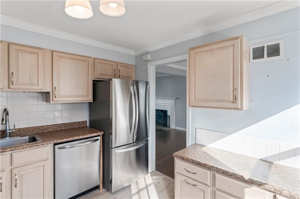 415 E 65TH Terrace — photo 27