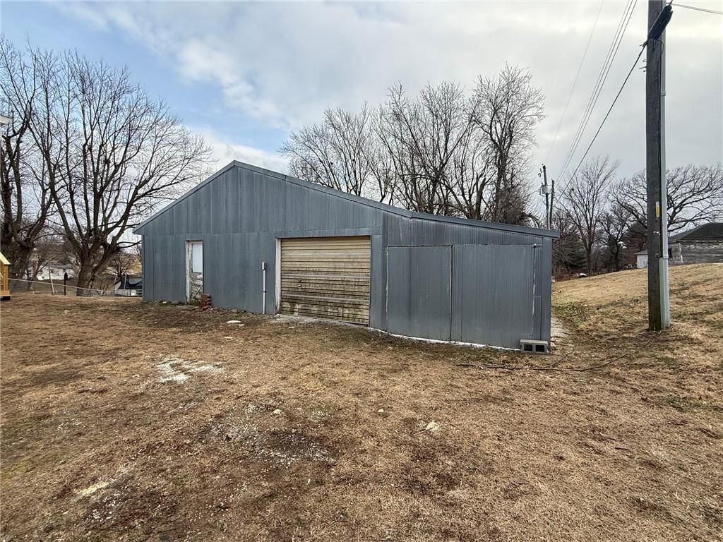 104 E Missouri Street — photo 17