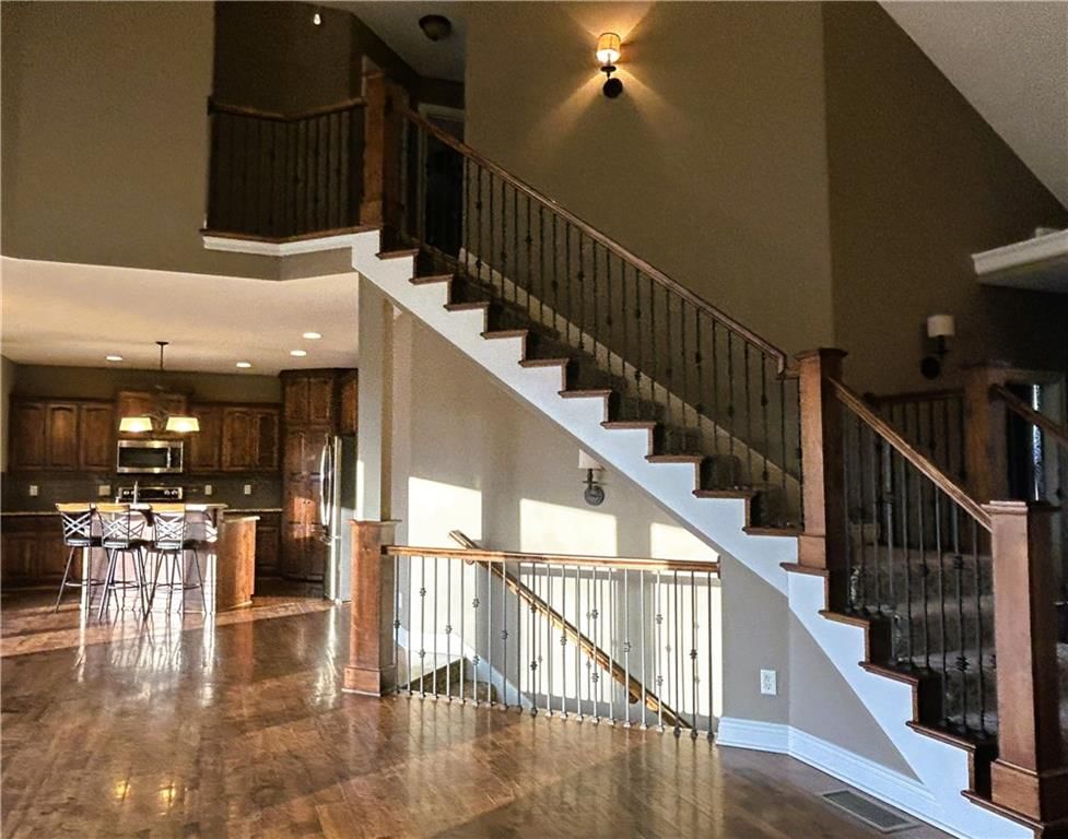 110 S Westglen Drive — photo 3
