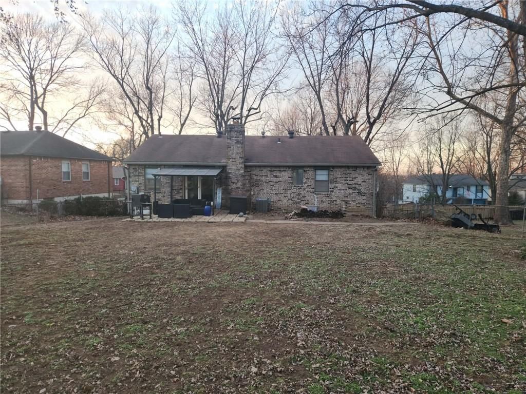 1000 NW Canterbury Road — photo 43