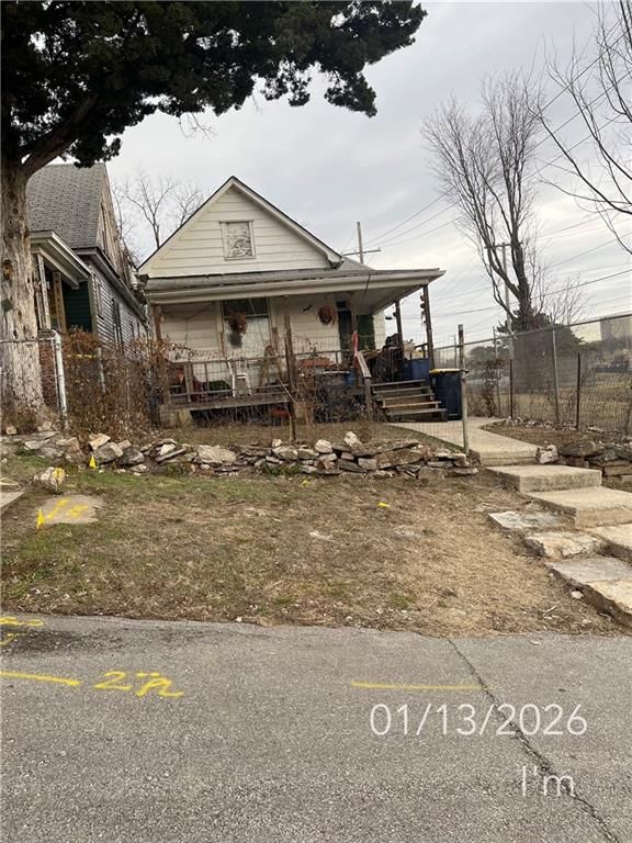 2325 Fairmount Avenue — photo 2
