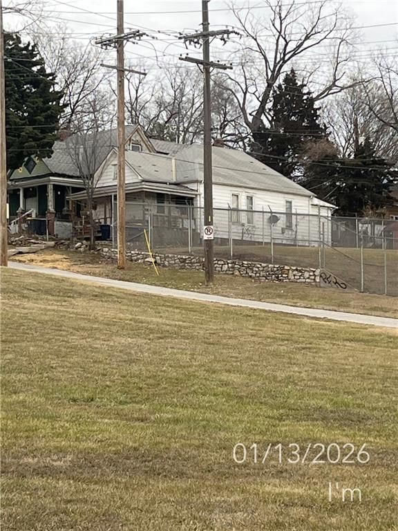 2325 Fairmount Avenue — photo 3