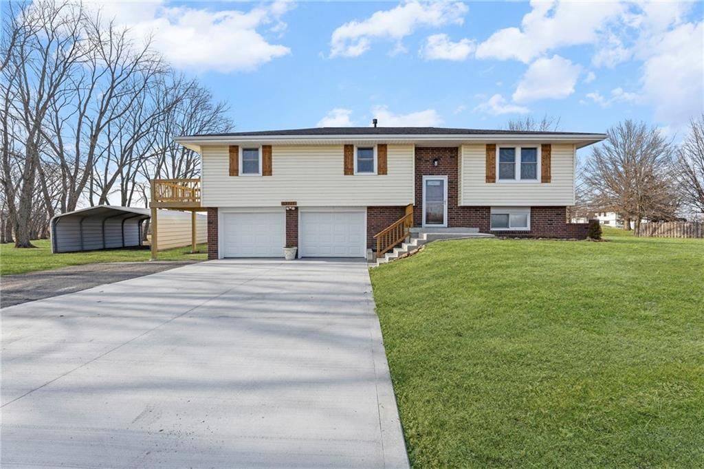 19723 Tonganoxie Drive, Tonganoxie, KS