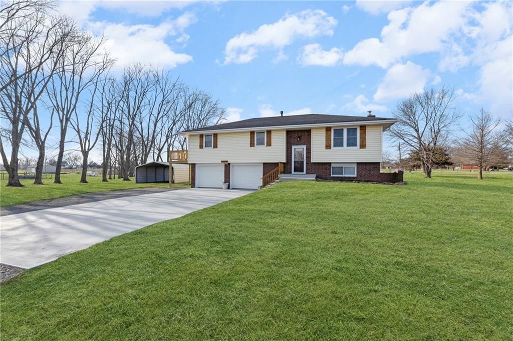 19723 Tonganoxie Drive — photo 2