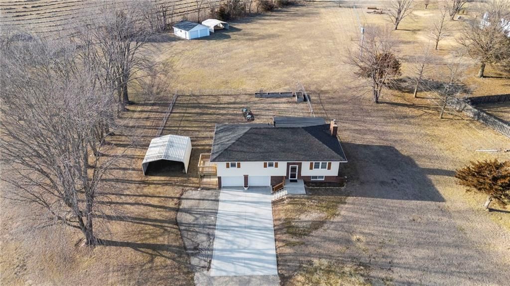 19723 Tonganoxie Drive — photo 35