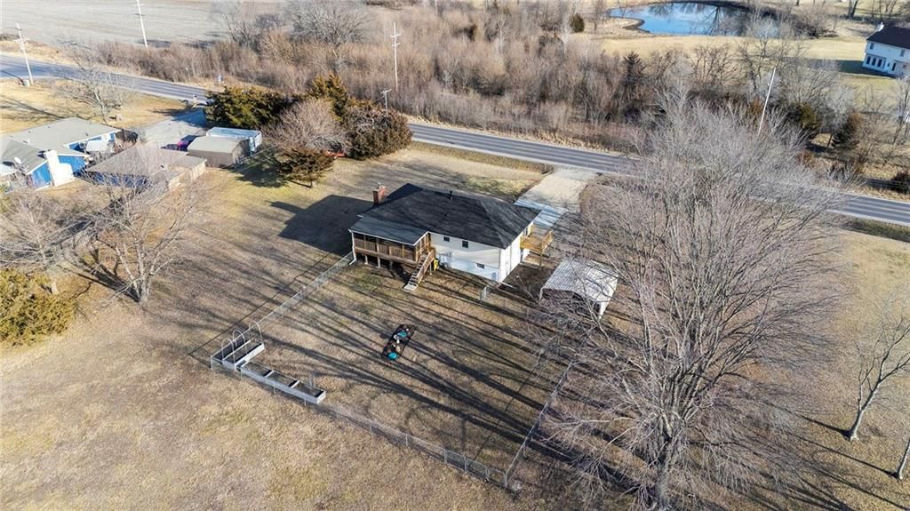 19723 Tonganoxie Drive — photo 36