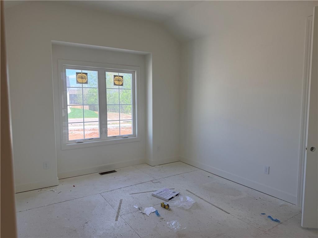 20804 Emerald Street — photo 9