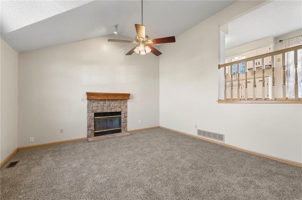 725 NE Lyon Drive — photo 5