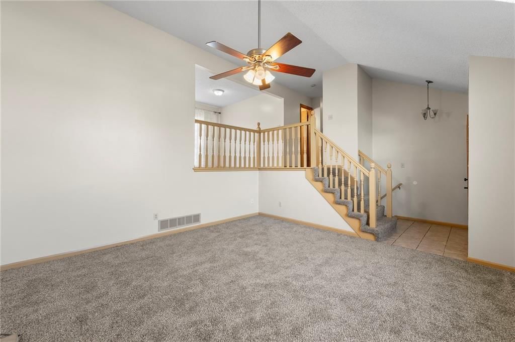 725 NE Lyon Drive — photo 6