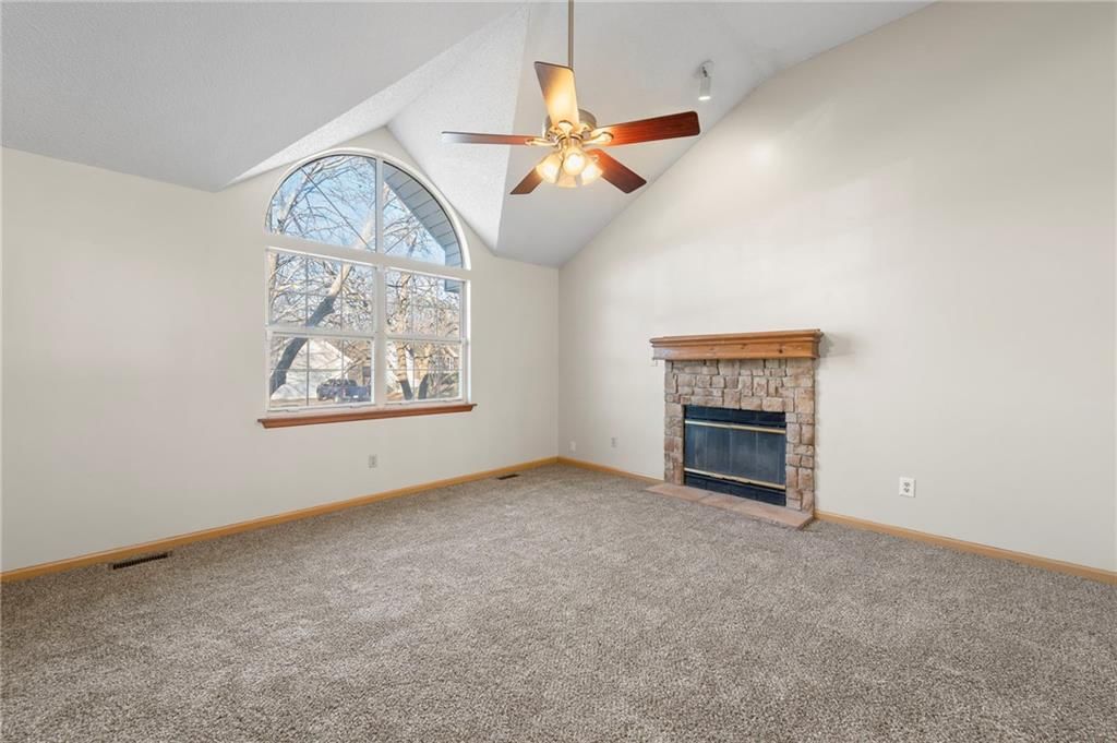 725 NE Lyon Drive — photo 7