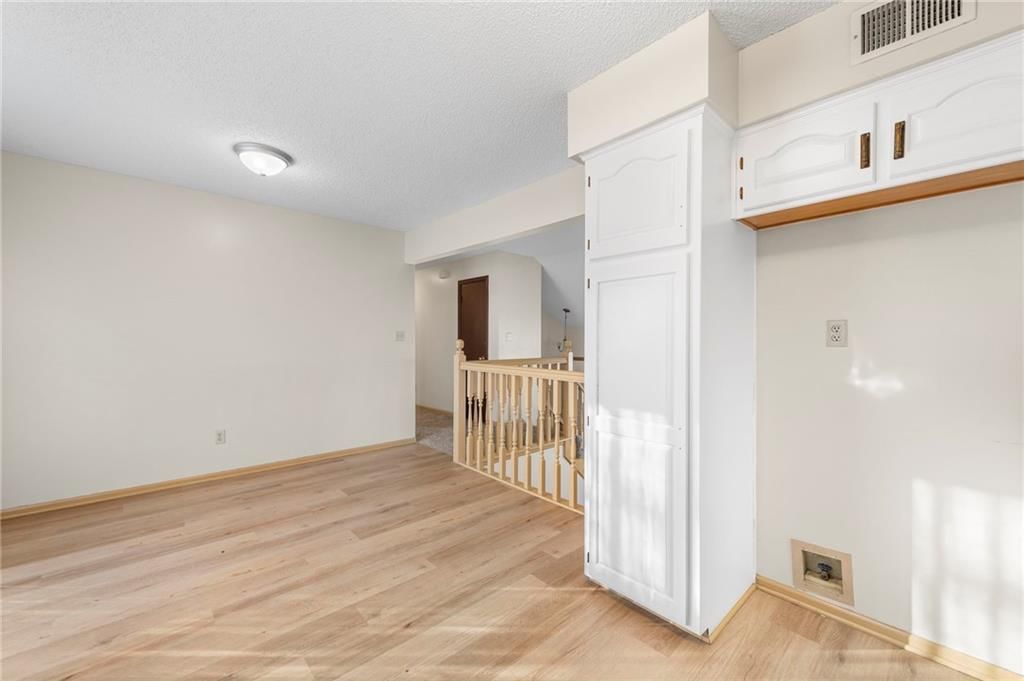 725 NE Lyon Drive — photo 9