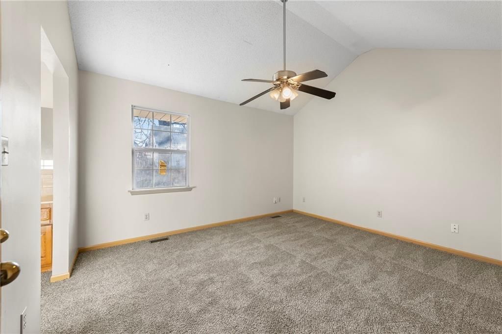 725 NE Lyon Drive — photo 13