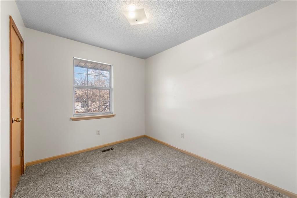 725 NE Lyon Drive — photo 20