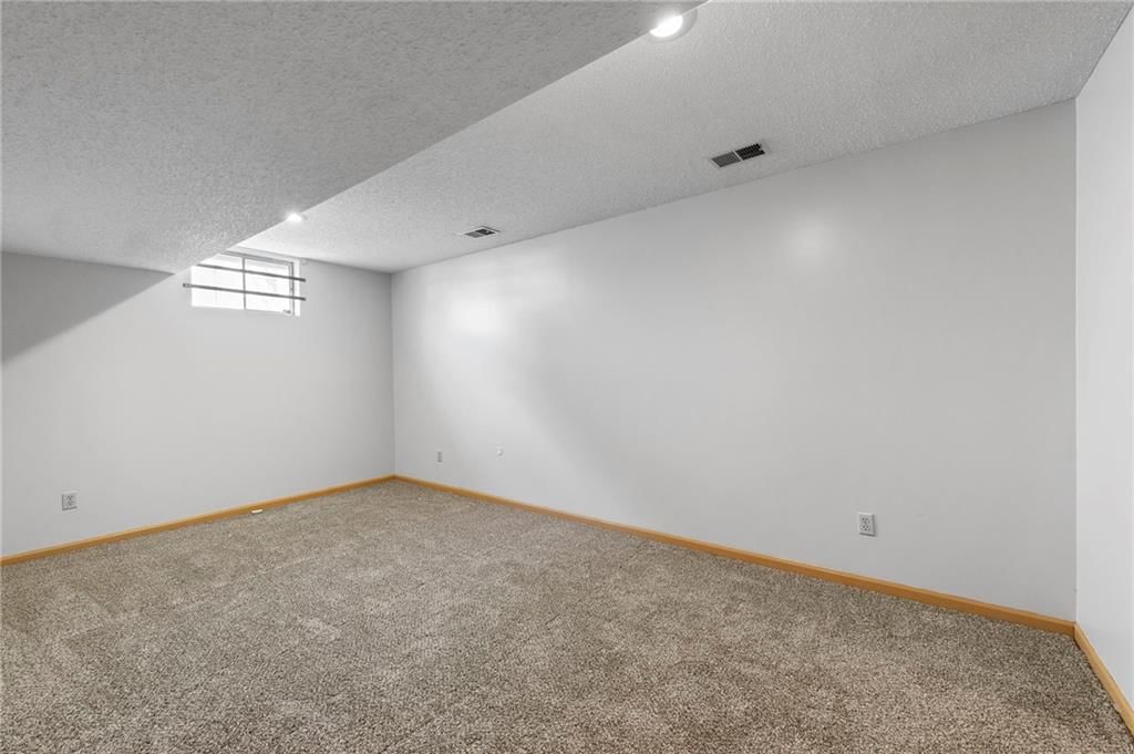 725 NE Lyon Drive — photo 23