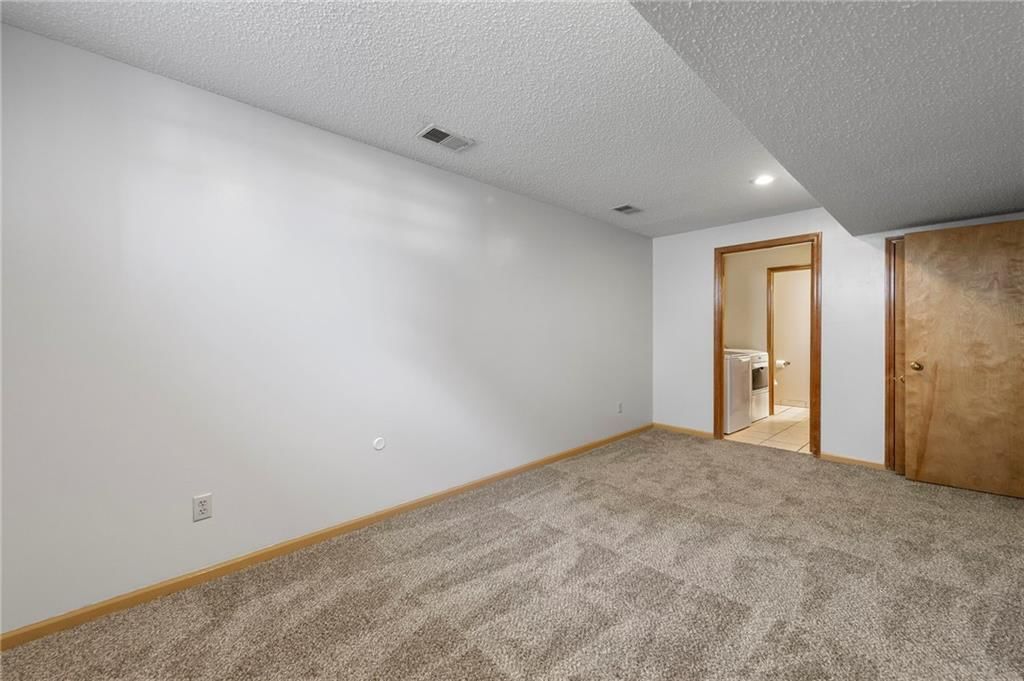 725 NE Lyon Drive — photo 24