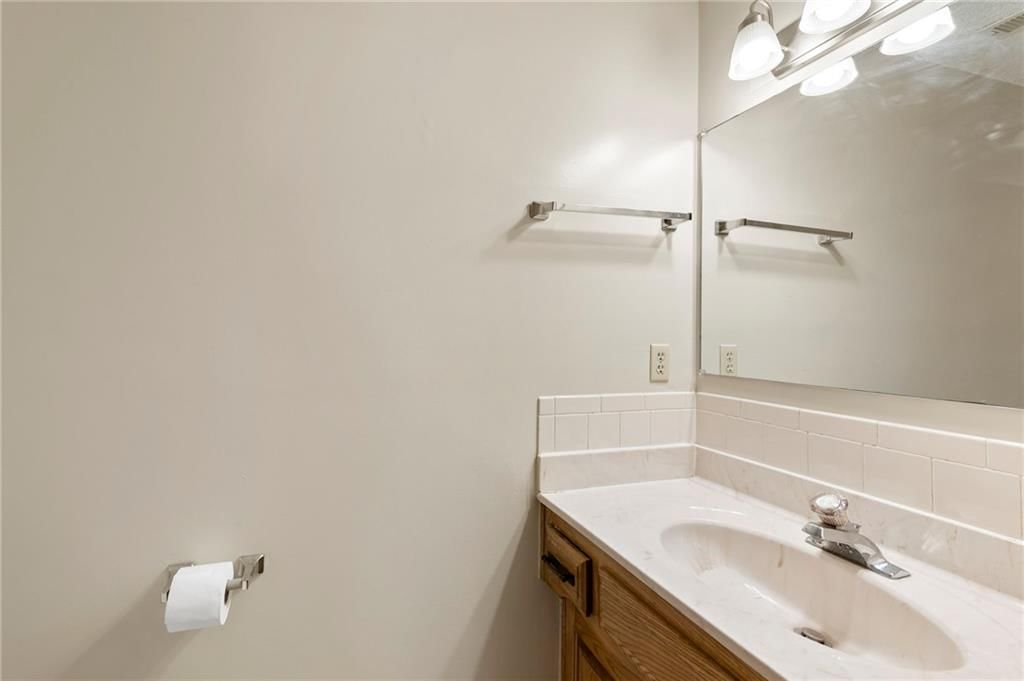 725 NE Lyon Drive — photo 26