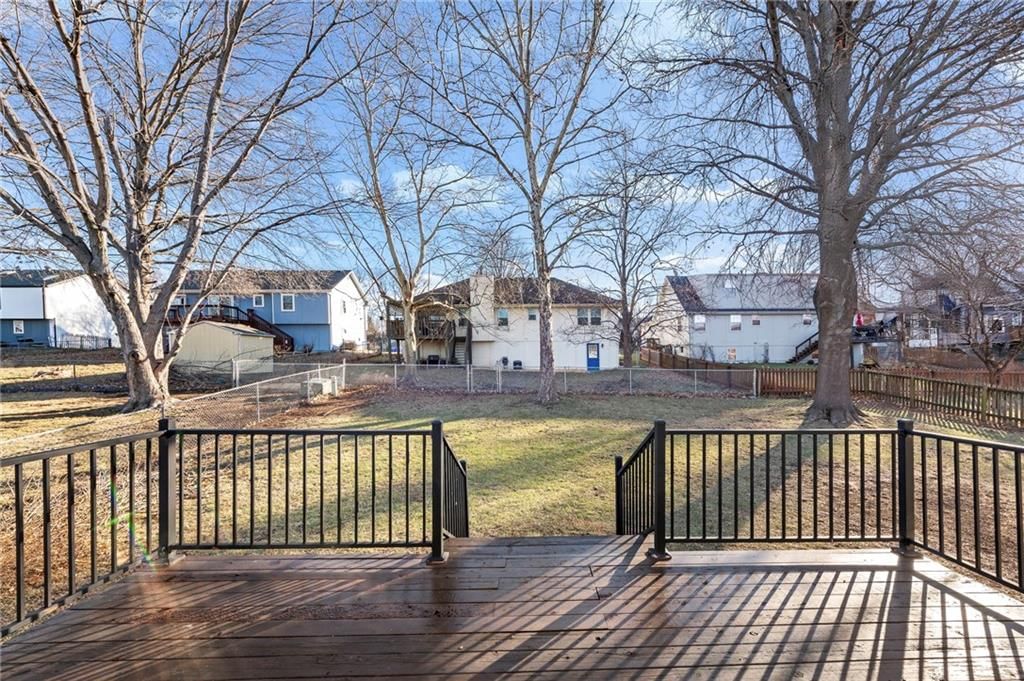 725 NE Lyon Drive — photo 28
