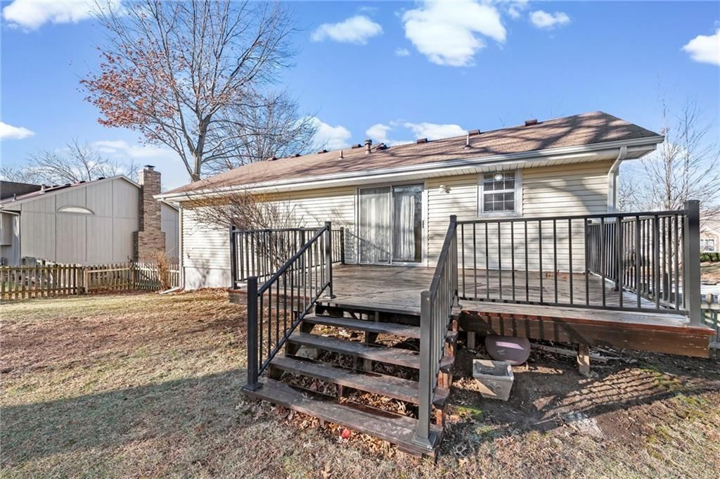 725 NE Lyon Drive — photo 29