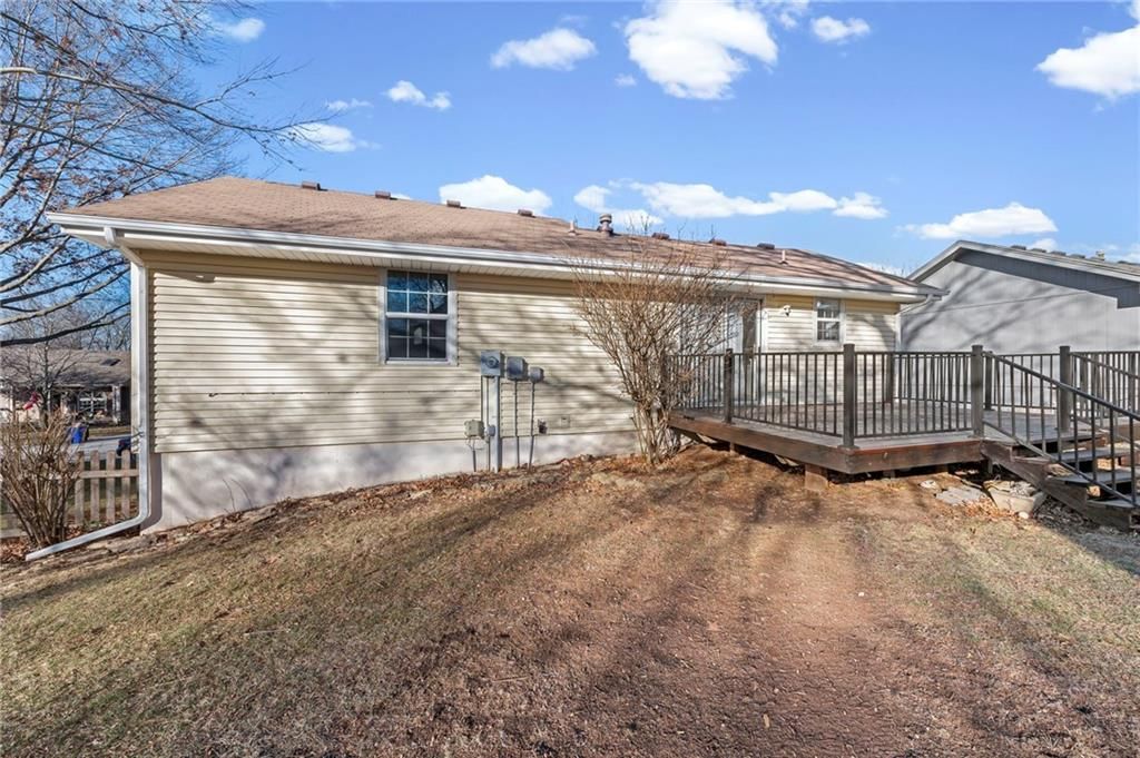 725 NE Lyon Drive — photo 30