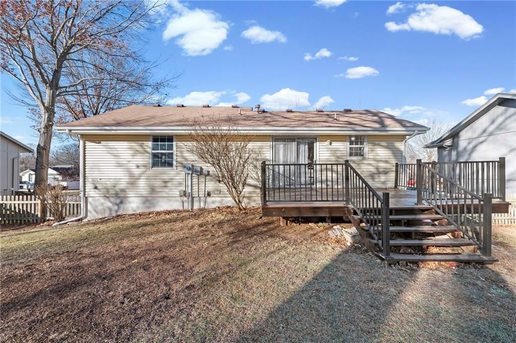 725 NE Lyon Drive — photo 31