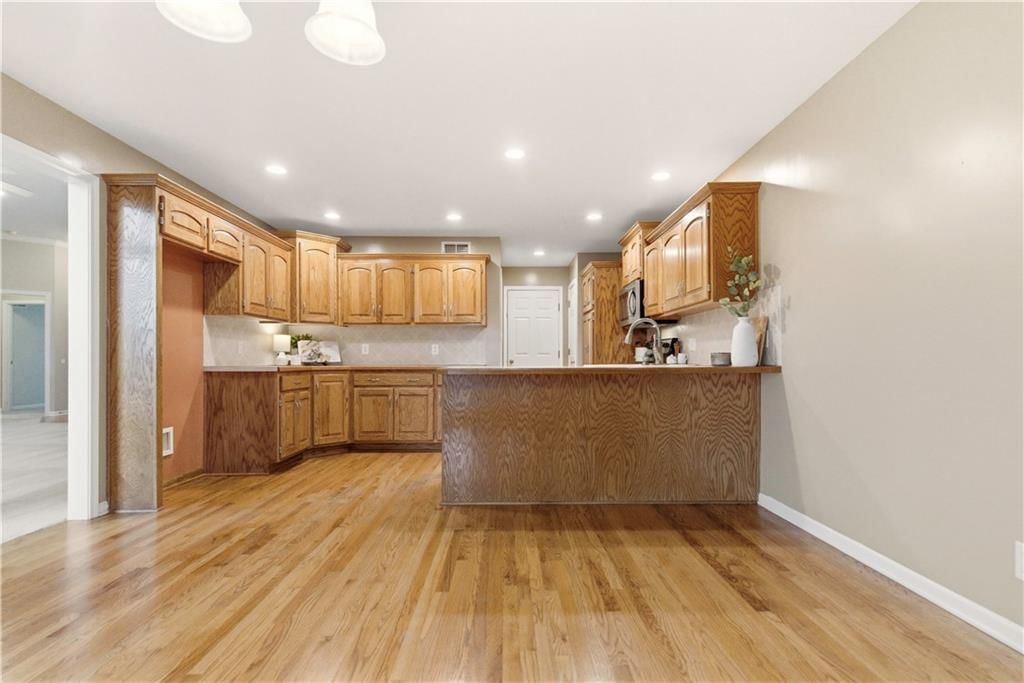 11001 N Laurel Avenue — photo 11