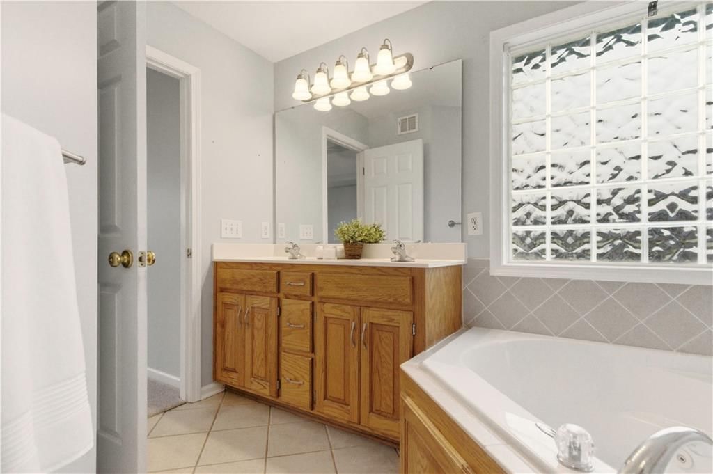 11001 N Laurel Avenue — photo 23