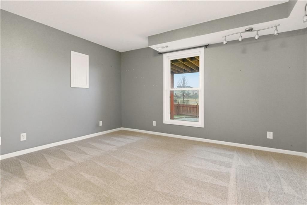 11001 N Laurel Avenue — photo 35