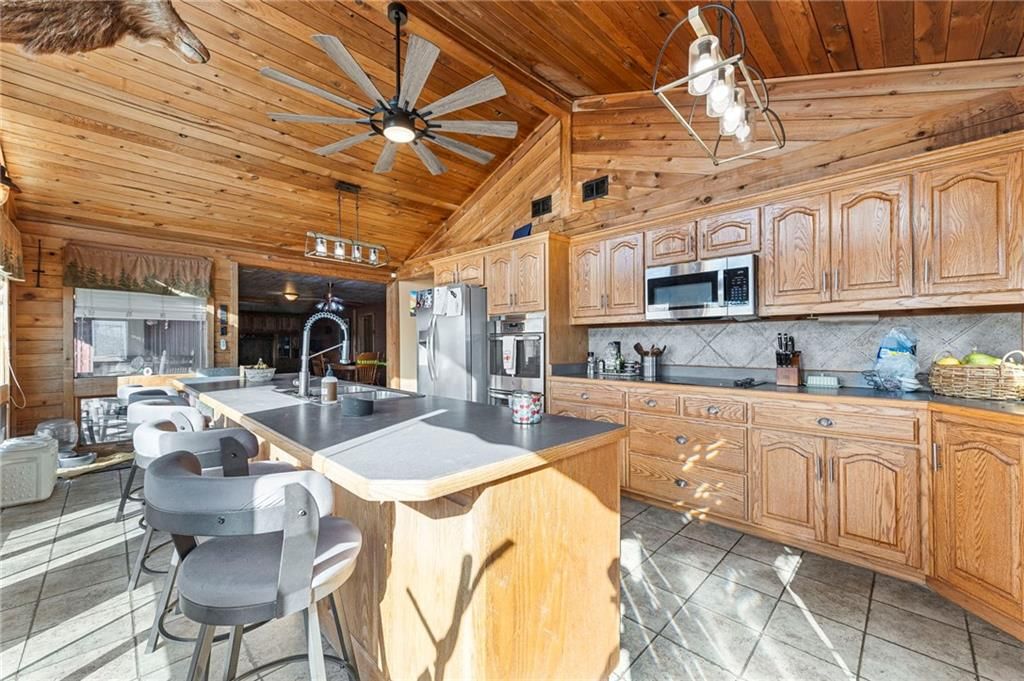8046 Southpoint Drive — photo 20