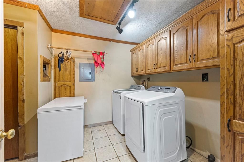 8046 Southpoint Drive — photo 41