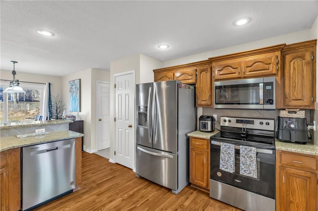 10916 N OXFORD Avenue — photo 10