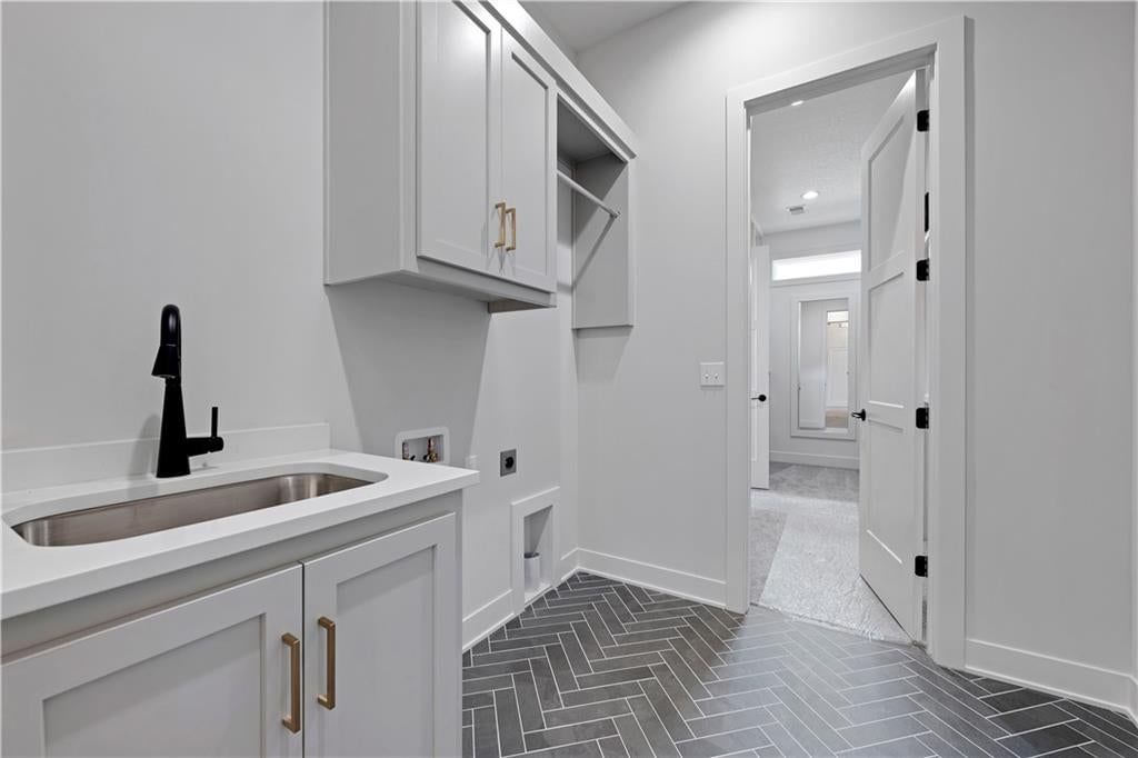 Photo 24 of 59 - 17401 Parkhill Street, Overland Park, KS 66221