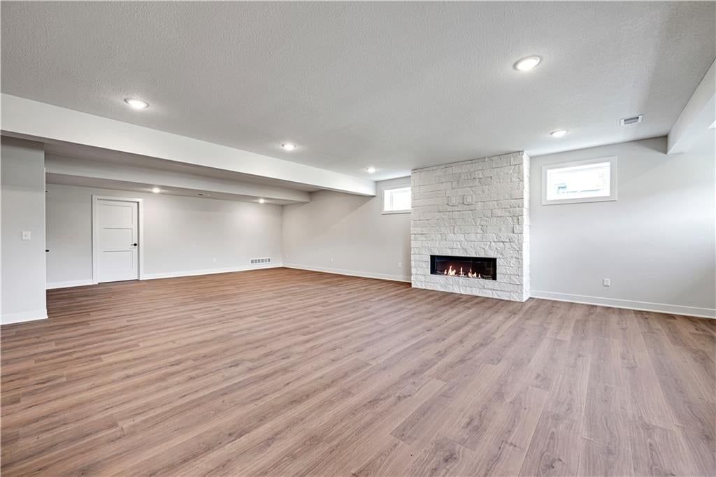Photo 34 of 59 - 17401 Parkhill Street, Overland Park, KS 66221