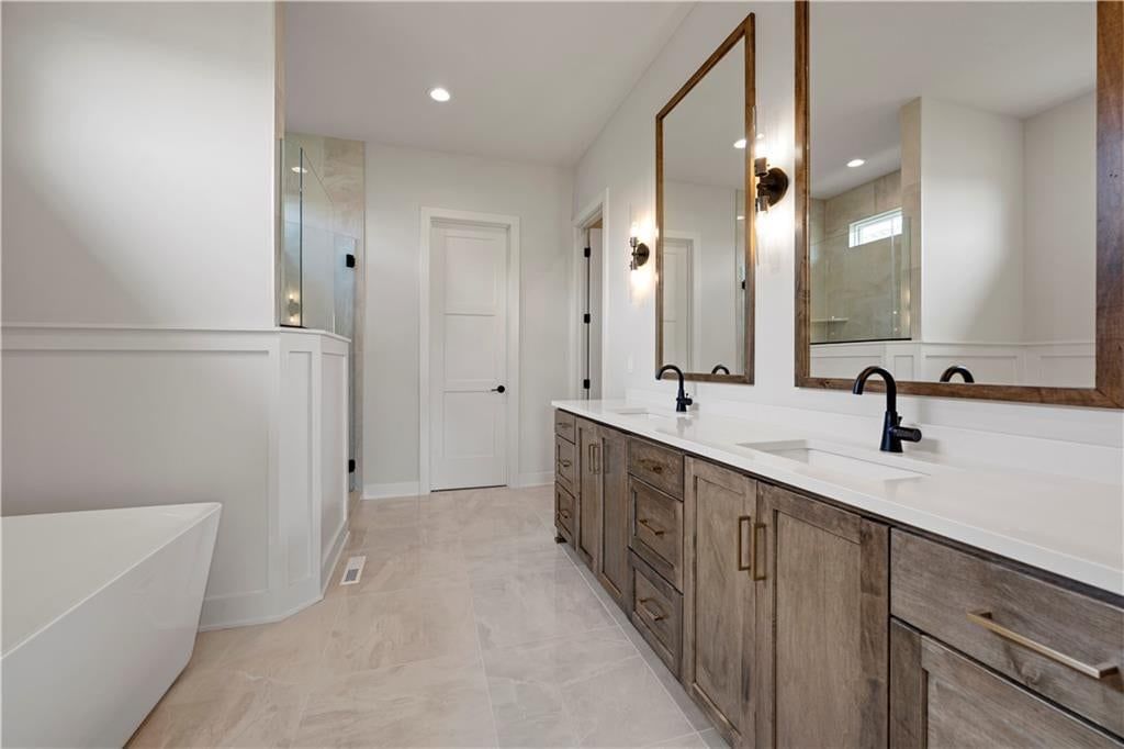 Photo 21 of 59 - 17401 Parkhill Street, Overland Park, KS 66221