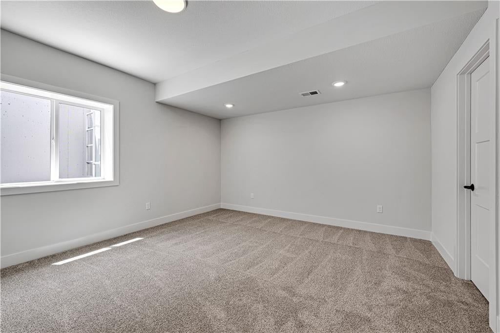 Photo 36 of 59 - 17401 Parkhill Street, Overland Park, KS 66221