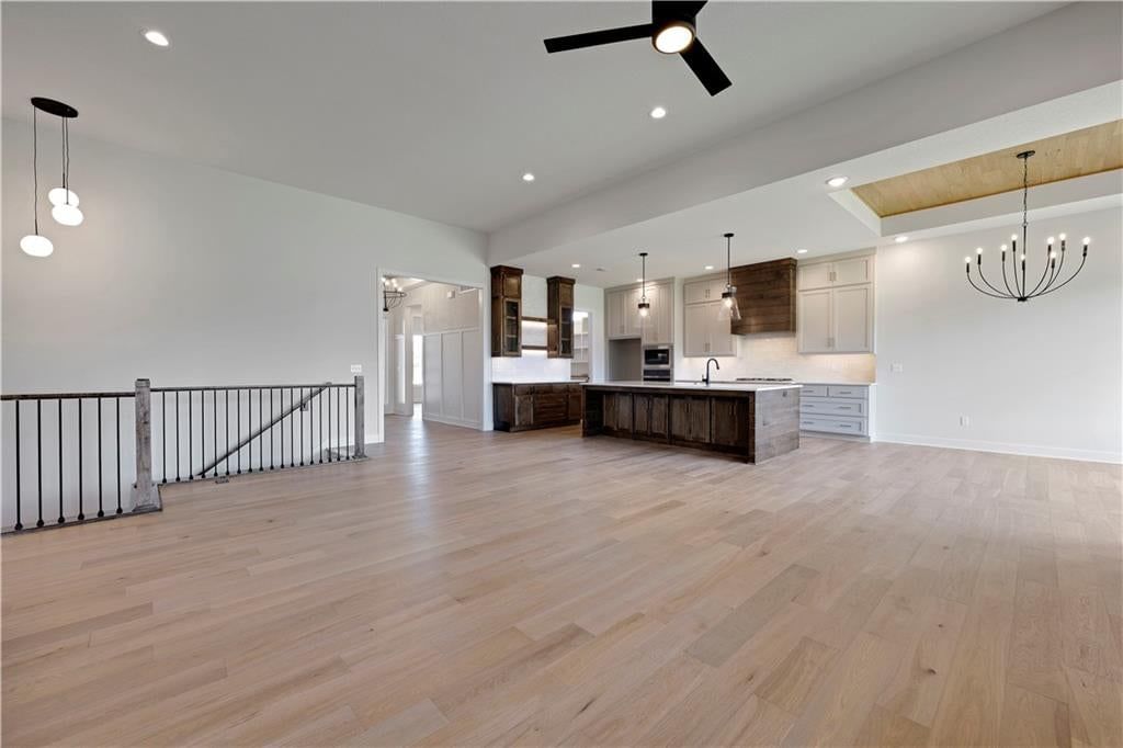 Photo 9 of 59 - 17401 Parkhill Street, Overland Park, KS 66221