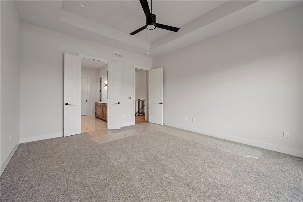Photo 18 of 59 - 17401 Parkhill Street, Overland Park, KS 66221