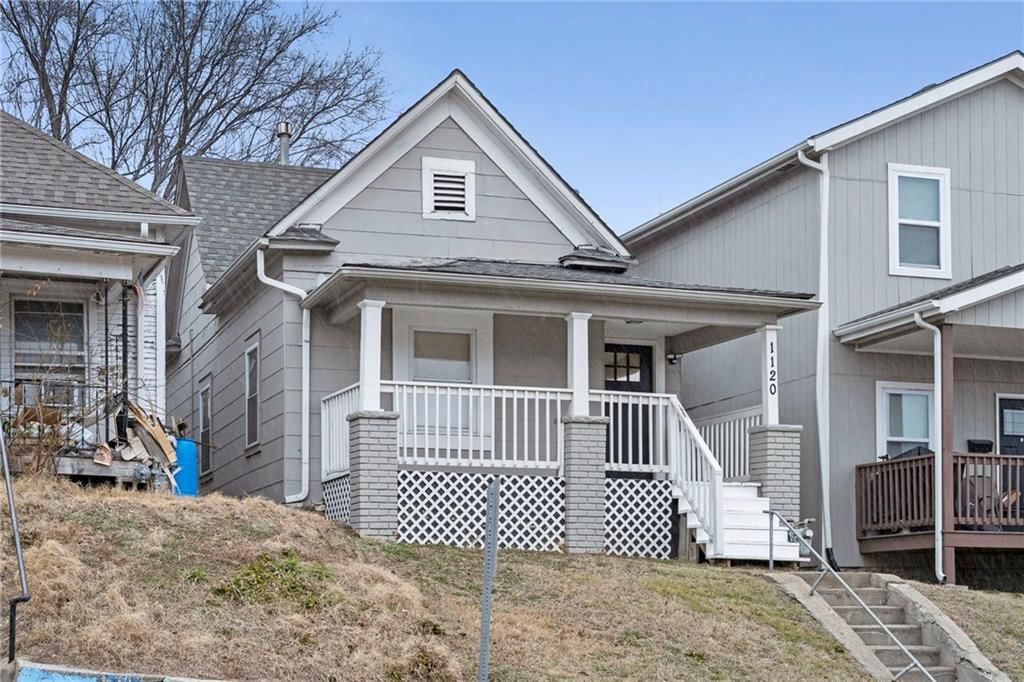 1120 Splitlog Avenue — photo 2