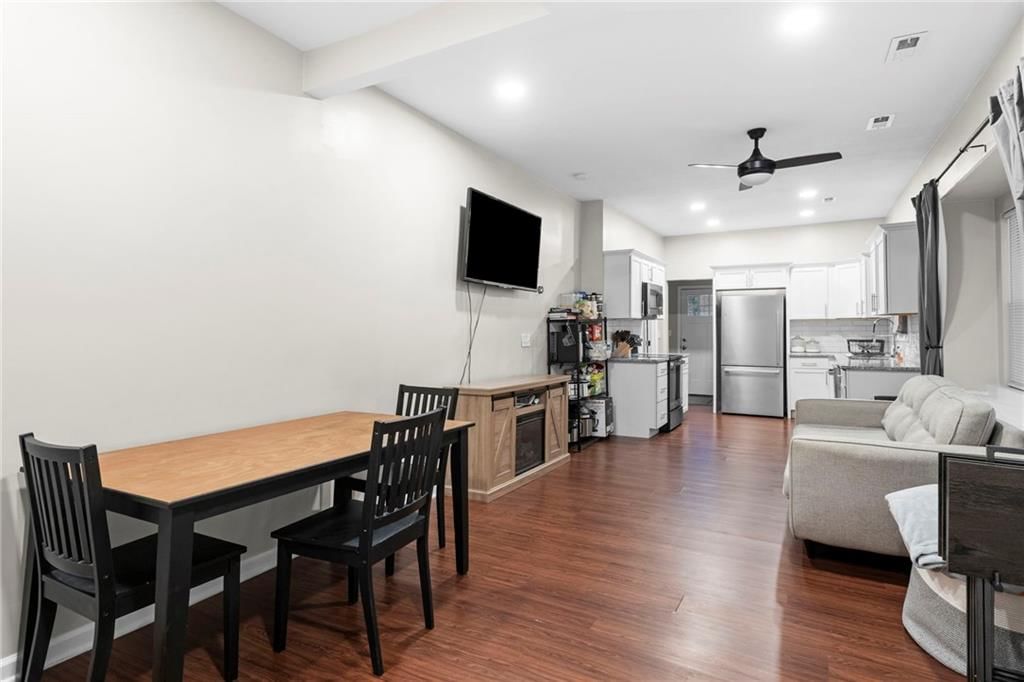 1120 Splitlog Avenue — photo 4