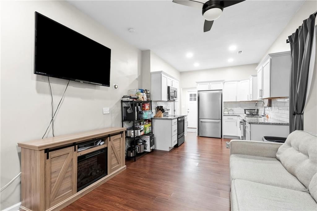 1120 Splitlog Avenue — photo 5