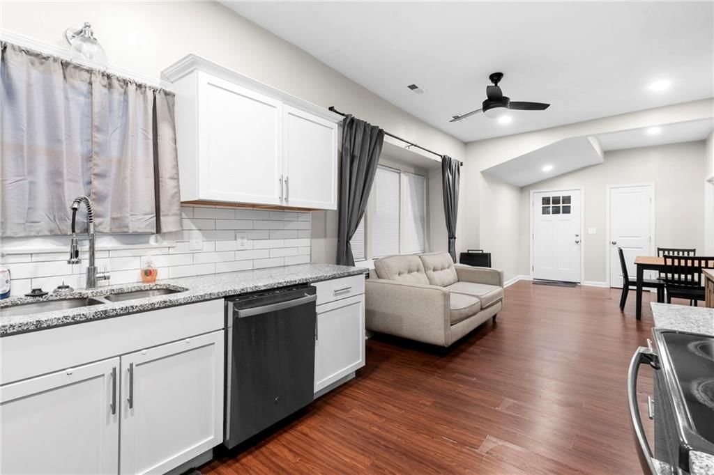 1120 Splitlog Avenue — photo 10