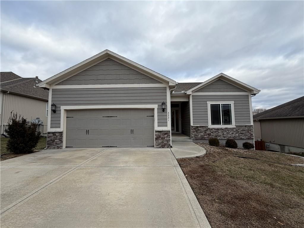 2321 S Heartland Court, Independence, MO