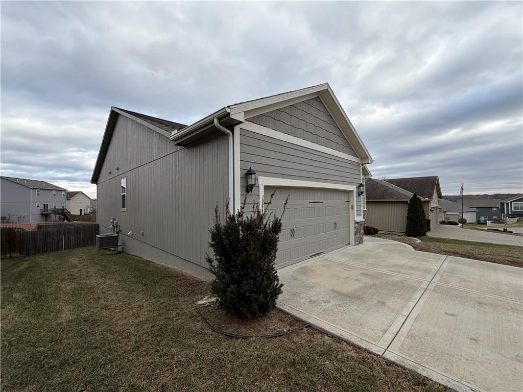 2321 S Heartland Court — photo 2