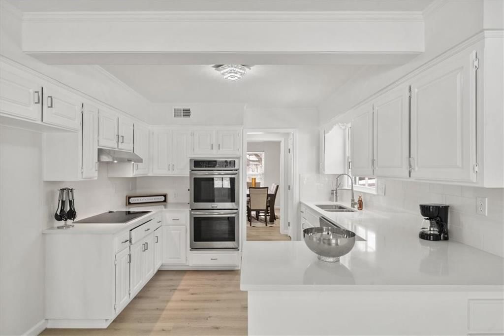 818 W 122nd Terrace — photo 7