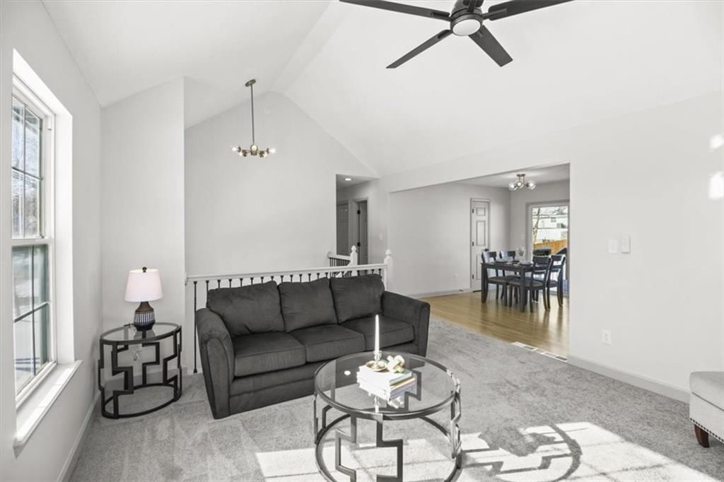 209 NE Chateau Drive — photo 4