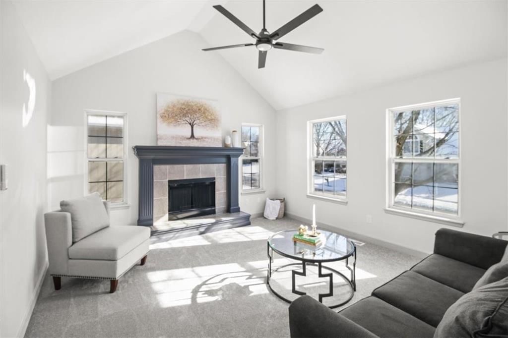 209 NE Chateau Drive — photo 5