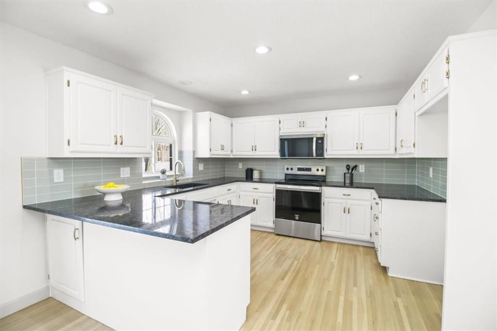 209 NE Chateau Drive — photo 10